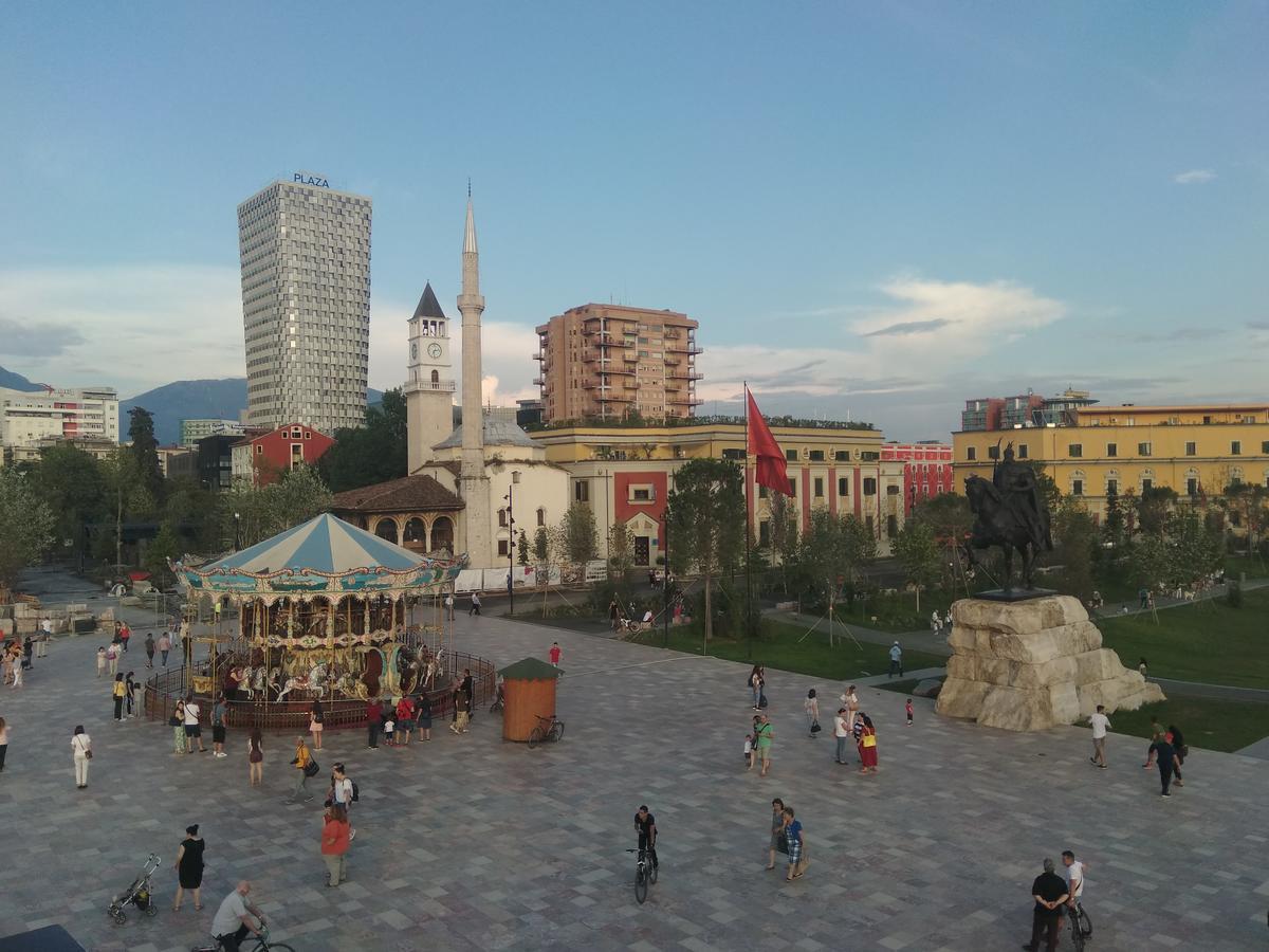 Tirana City Center Apartment ภายนอก รูปภาพ