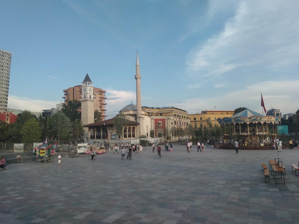Tirana City Center Apartment ภายนอก รูปภาพ